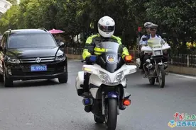 鹰潭交警全力打响国庆、中秋“双节”安全保卫战图片