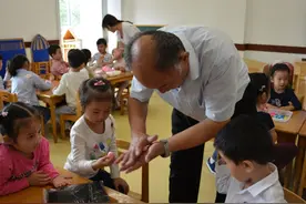 “民俗项目进课堂 民俗文化传永幼”之泥塑——永丰幼儿园大五班开展泥塑活动图片