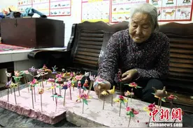 陕西86岁老人制作面花70年 忧心技艺难传承（图）图片