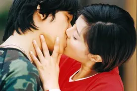 赵丽颖范冰冰郑爽刘亦菲 女星的荧幕初吻献给了谁图片