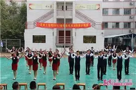 济南三职专学生展示礼仪风采 职业气质“范”十足图片