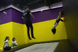 蹦回童年 蹦床减压你试过吗图片