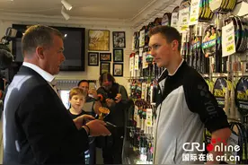 我为家乡欧登塞代言 专访丹麦羽毛球冠军安赛龙图片