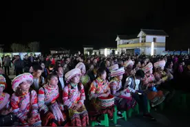 把车间建在贫困村上 五粮液精准扶贫输血更造血图片