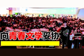 90后作家张皓宸签售新书 现场人气火爆不逊明星图片