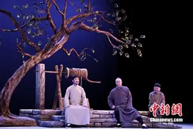 话剧《断金》为何一票难求 张国立连群演台词都背熟图片