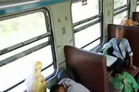 袖珍火车：小小绿皮火车 载着爱与希望