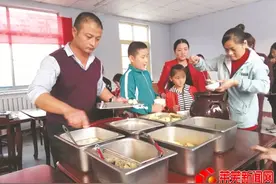 爱心村民情暖莱芜敬老院图片