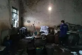 镀锌污水直排地下 汉川警方侦破首例污染环境案图片