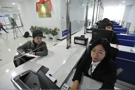 东城区成立北京首家社保帮办中心 社保大厅有了专业“指导员”图片