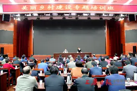 张壮雄在全区美丽乡村建设专题培训班上强调推动乡村振兴 建设美好家园图片