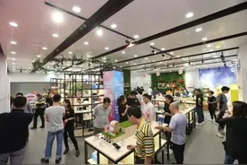 全国首个联通智慧生活体验店亮相广州图片