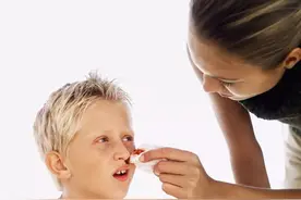 4岁孩子半夜打个喷嚏，枕头被子上全是血……医生提醒要小心这种病！图片