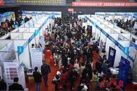 研究生情侣一起从南京回武汉,打算3年内买房成家图片