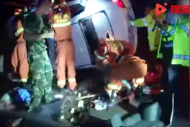 渝昆高速一辆小轿车侧翻酿惨祸致2死2伤视频封面