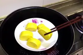 家里没有蒸笼蒸架，怎么蒸东西呢？试试这招，好用的不得了