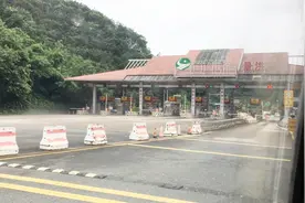 在云南，实拍西双版纳路况到底什么样，你来过吗视频封面