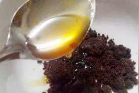 鼻子上挤出的白色小颗粒是什么？别傻傻用手挤，教你一招轻松解决