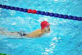 全国残运冠军梅忠全街头卖唱：想贴补一些家用