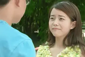 男孩惹女孩生气，女孩这样惩罚他