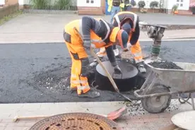 怪不得德国井盖能一百年不坏，原来都是这样安装的