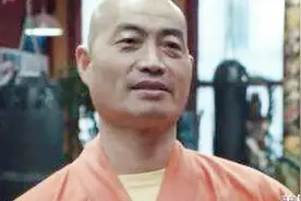 纽约最有名的少林和尚美国少林的开山鼻祖，他把武馆开在了百老汇视频封面