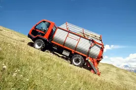 四驱农用车，爬坡很有劲，性能真不错