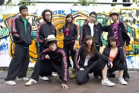 20所高中学生街头尬舞！青春就该这样热血图片