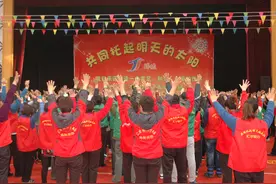 潍坊广文中学出大事了，近百名学生家长跑进学校体育馆▏鸢记图片