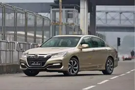 德日中级车强强对比，雅阁和帕萨特到底该选谁？图片