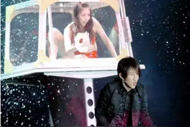 中国惊现大变活人魔术，一集装箱里跳出皇马球星图片