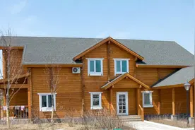 房车结合移动别墅打造的五彩庭院图片