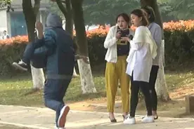 社会实验:中国街头绑架小孩测试路人反应！结果惊呆老外！图片