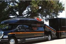 世界最大皮卡：福特猛禽F750可生吞2吨重Jeep牧马人图片