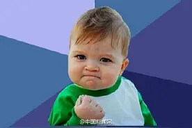 还记得他吗？[心]“握拳宝宝”长大啦！图片