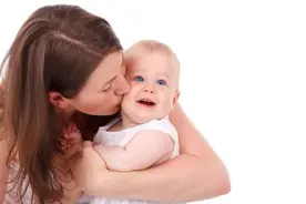 你听说过经常亲吻宝宝可以提高婴儿智力水平吗？图片