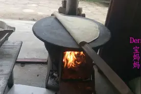 潍坊单饼的正宗传统做法，难得的乡味，农村父母每周为儿女准备一大摞捎到城里吃