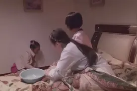 老太太故意挑拨娇娇和妈妈的关系真是老奸巨猾