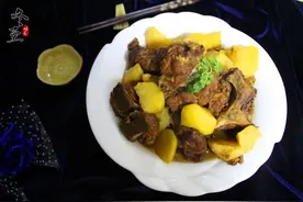脊骨炖土豆的做法图片