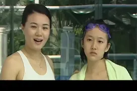 巴啦啦小魔仙 美琪和严莉莉比赛游泳，谁更厉害了视频封面