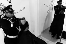 小区保安免费理发剪得一丝不苟 小伙子胖嘟嘟的个头不高话也少图片