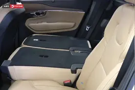 沃尔沃豪华SUV XC90后排座椅放倒操作演示