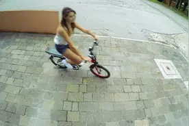 这款折叠车火了！听说电池后座上能载人！视频封面