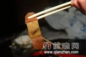 男子吃饭吃出带血创可贴 血迹清晰可见图片