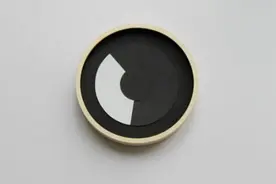 这无指针、无刻度的色盘钟表，让红绿色盲情何以堪图片