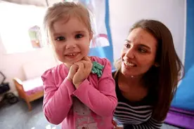 3岁女孩患异食癖 全球匪夷所思怪病盘点图片