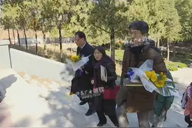 许昌：日本友人祭奠抗战英雄耿谆图片