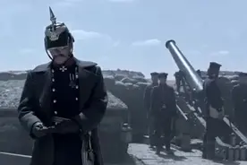 用大炮发射这种重型榴弹炮，威力够猛：这大炮够大的视频封面