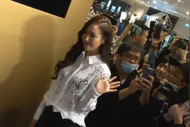 Jessica谈Krystal跟Kai分手 称支持妹妹视频封面