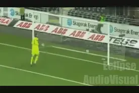 几万球迷的足球场，能被足球踢到脸是什么运气视频封面